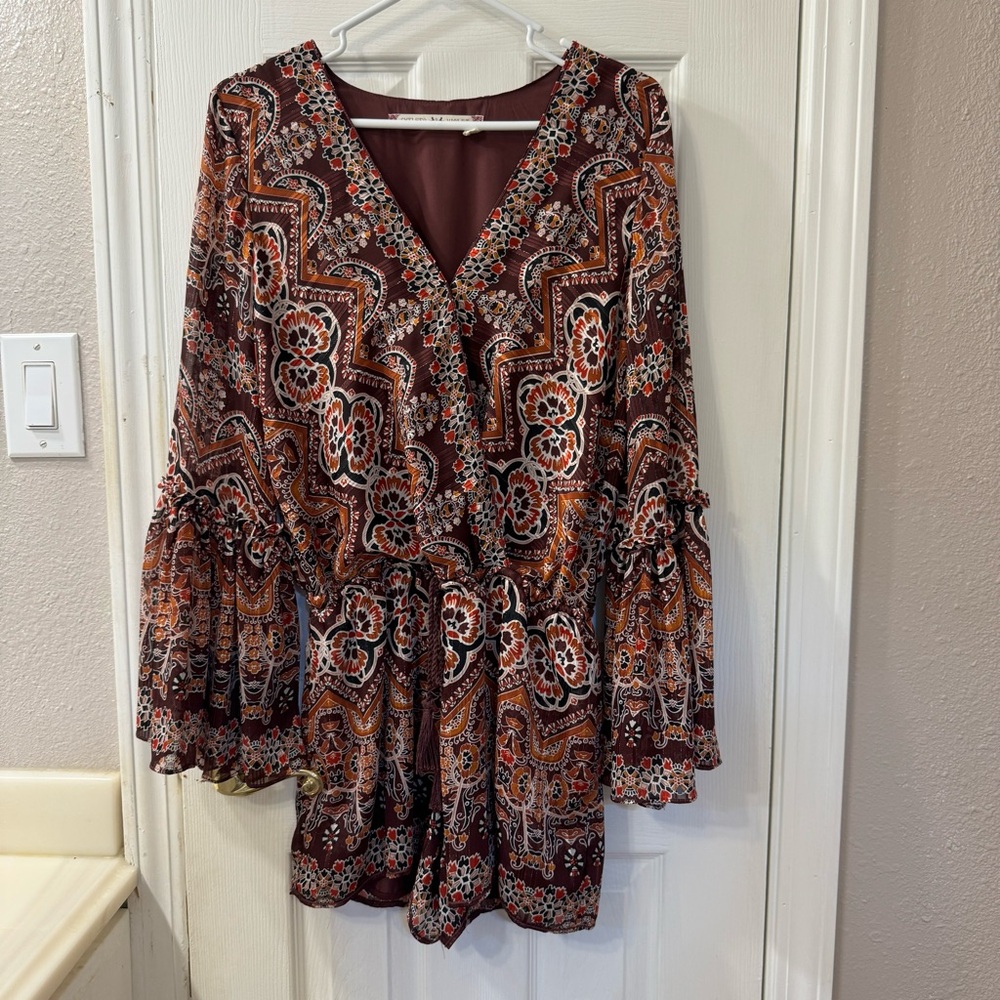Romper with long sleeves and two side pockets